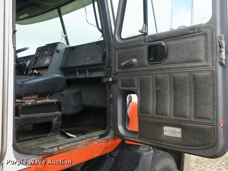 image for item DB8965 1994 Mack CH613 semi truck