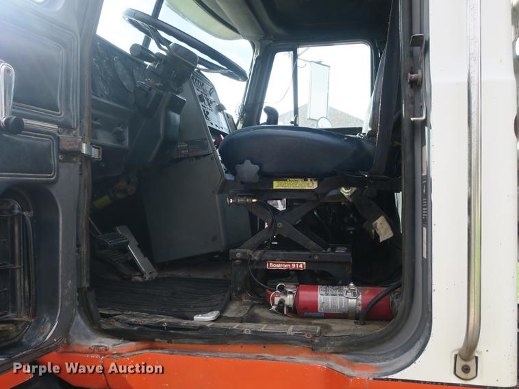 image for item DB8965 1994 Mack CH613 semi truck