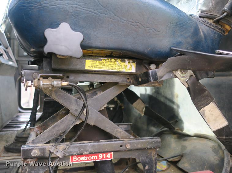 image for item DB8965 1994 Mack CH613 semi truck