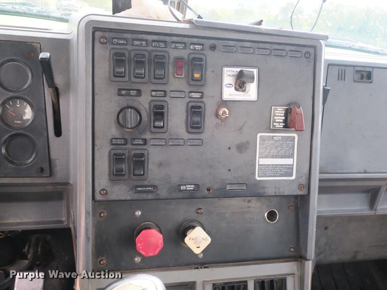 image for item DB8965 1994 Mack CH613 semi truck