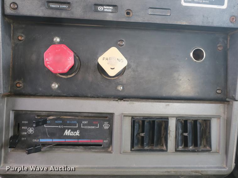 image for item DB8965 1994 Mack CH613 semi truck