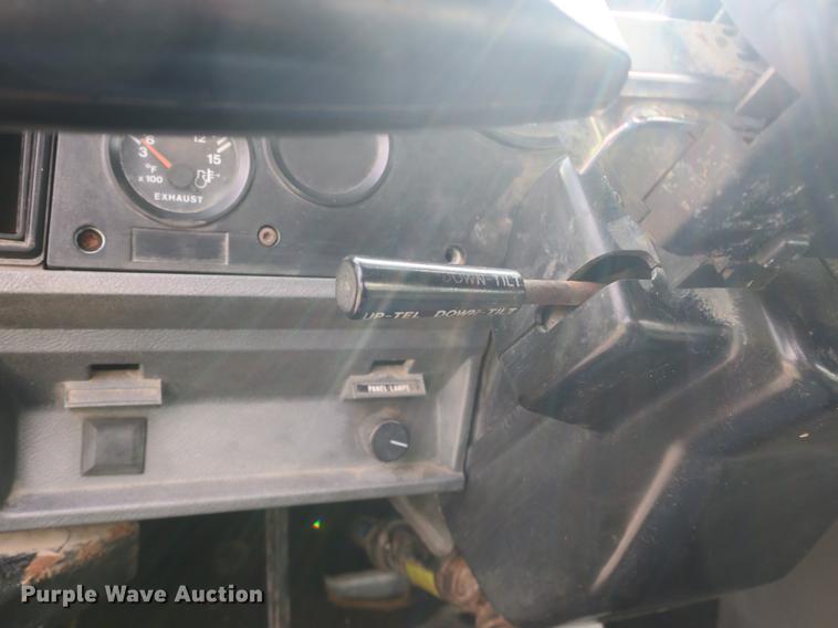 image for item DB8965 1994 Mack CH613 semi truck