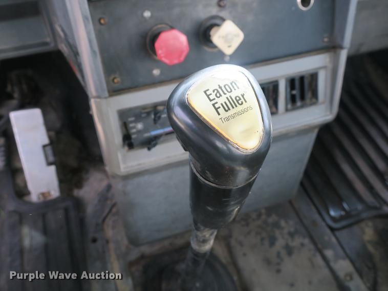 image for item DB8965 1994 Mack CH613 semi truck