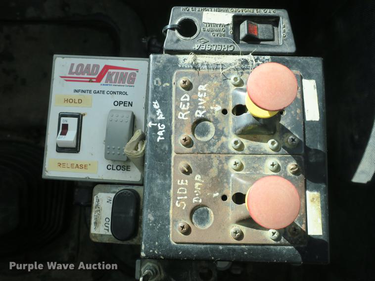 image for item DB8965 1994 Mack CH613 semi truck