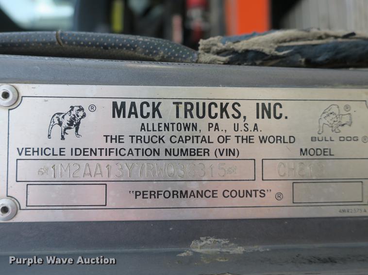 image for item DB8965 1994 Mack CH613 semi truck