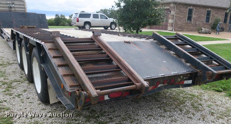 image for item DB8966 2007 Viking drop deck trailer