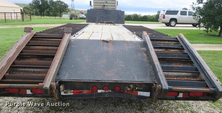 image for item DB8966 2007 Viking drop deck trailer
