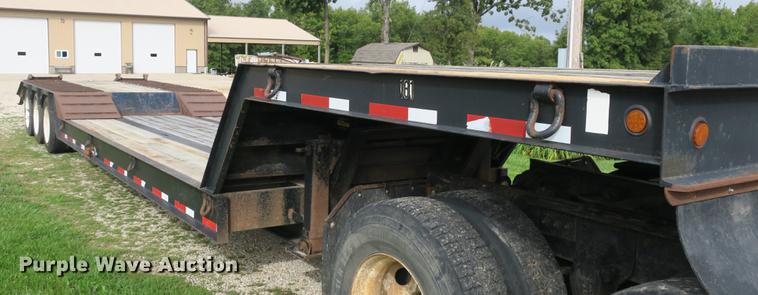 image for item DB8966 2007 Viking drop deck trailer