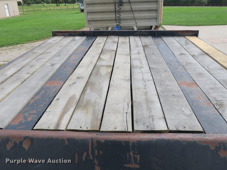 image for item DB8966 2007 Viking drop deck trailer