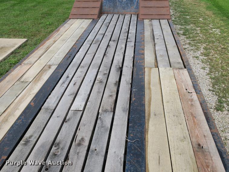 image for item DB8966 2007 Viking drop deck trailer