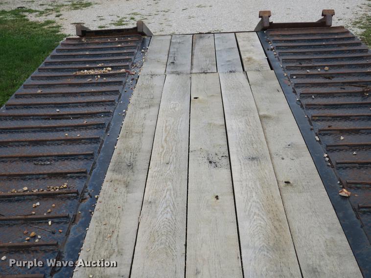 image for item DB8966 2007 Viking drop deck trailer