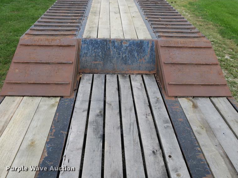 image for item DB8966 2007 Viking drop deck trailer