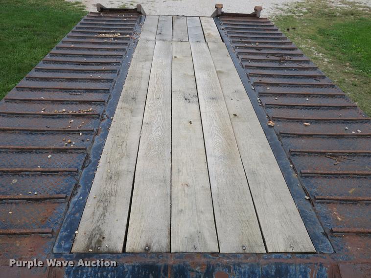 image for item DB8966 2007 Viking drop deck trailer