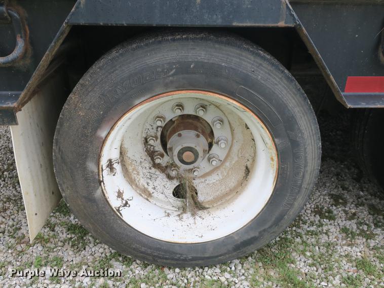 image for item DB8966 2007 Viking drop deck trailer