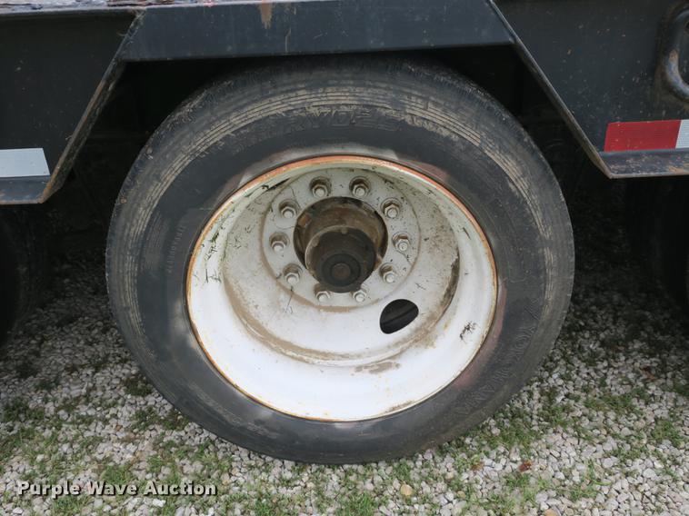 image for item DB8966 2007 Viking drop deck trailer