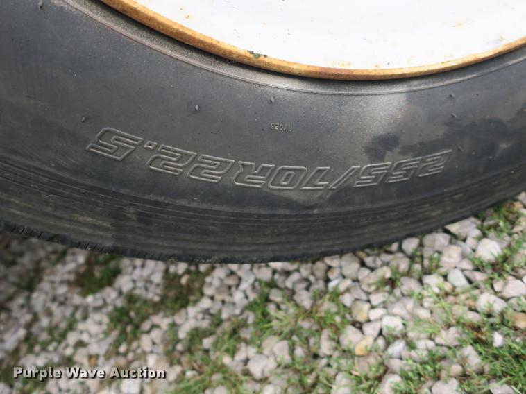 image for item DB8966 2007 Viking drop deck trailer