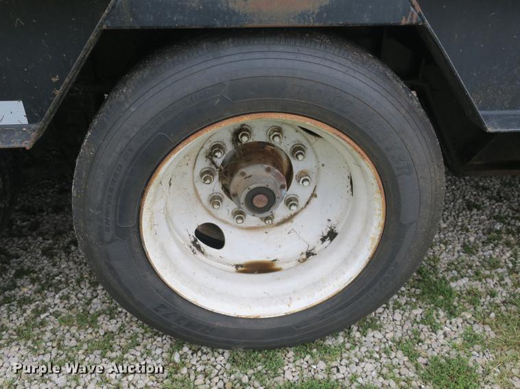 image for item DB8966 2007 Viking drop deck trailer