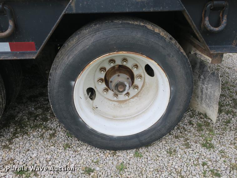 image for item DB8966 2007 Viking drop deck trailer