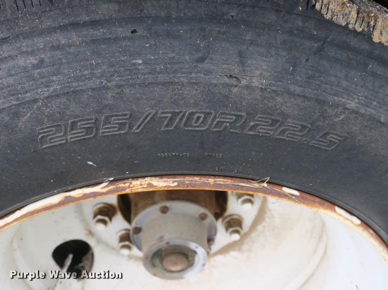 image for item DB8966 2007 Viking drop deck trailer