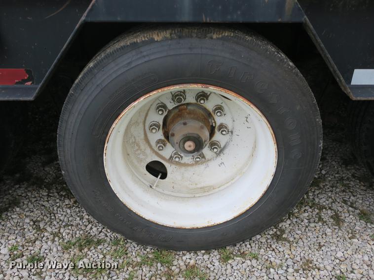 image for item DB8966 2007 Viking drop deck trailer