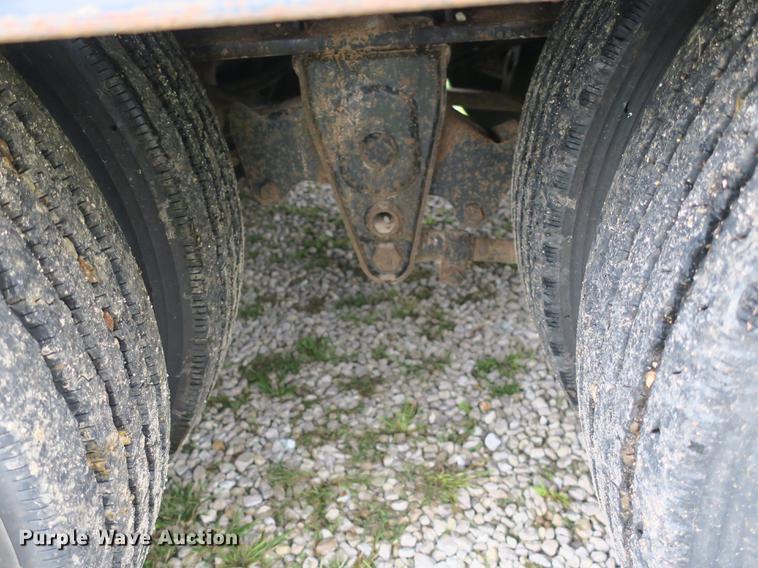 image for item DB8966 2007 Viking drop deck trailer