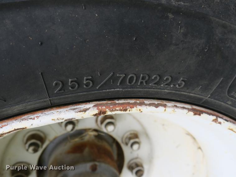 image for item DB8966 2007 Viking drop deck trailer