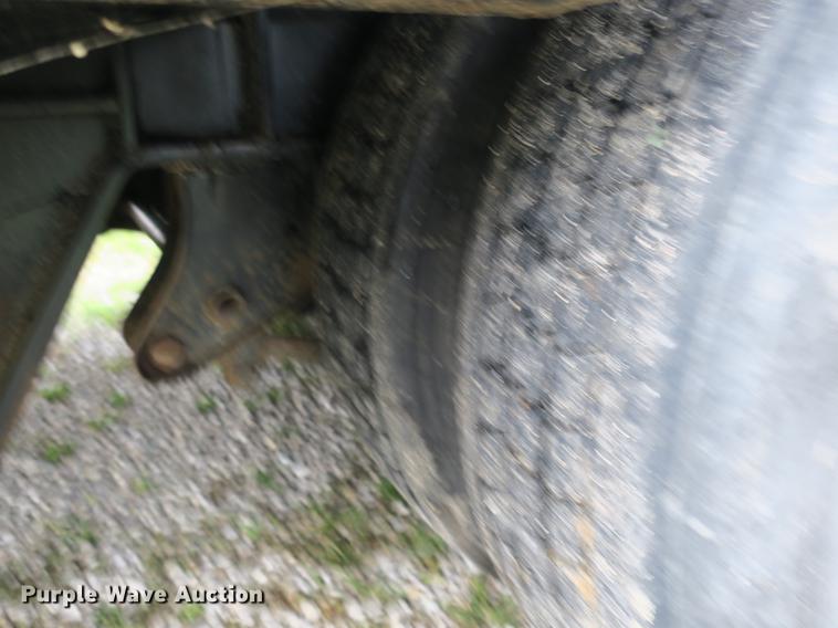 image for item DB8966 2007 Viking drop deck trailer