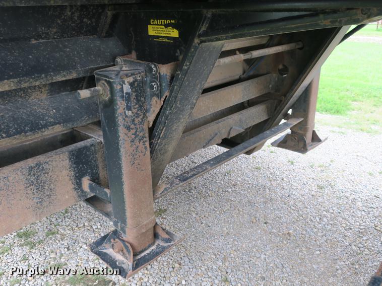 image for item DB8966 2007 Viking drop deck trailer