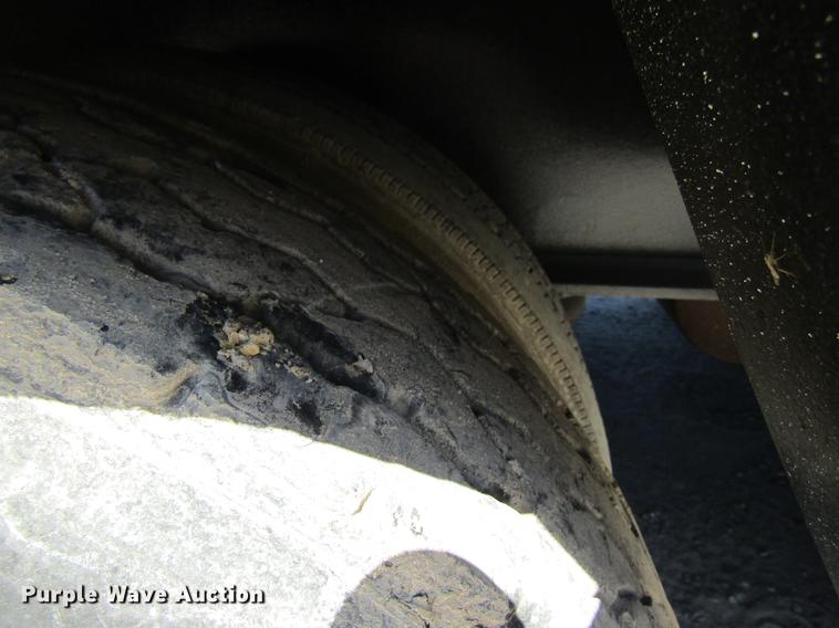 image for item DC7899 2007 Neville DD53 drop deck oilfield trailer