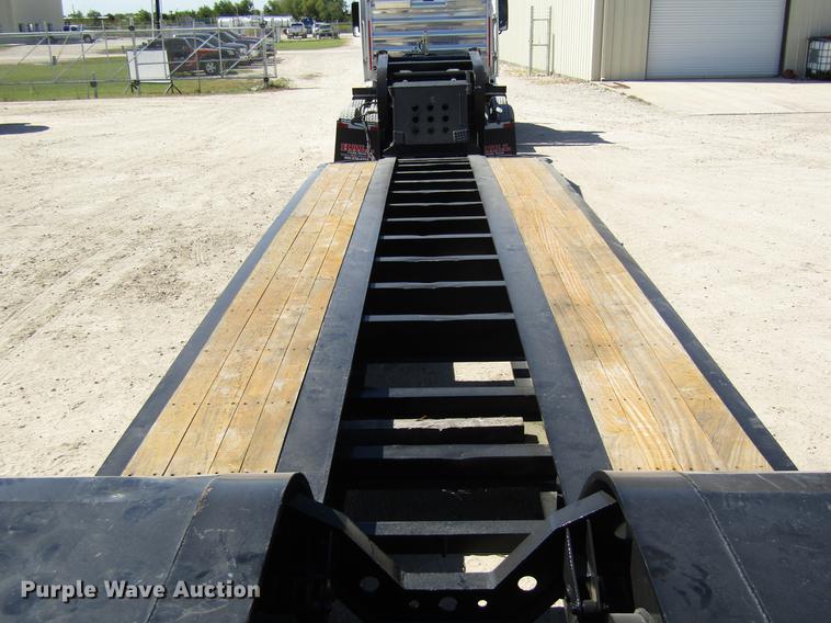 image for item DC7900 2007 Fontaine TH55-26-60 lowboy equipment trailer