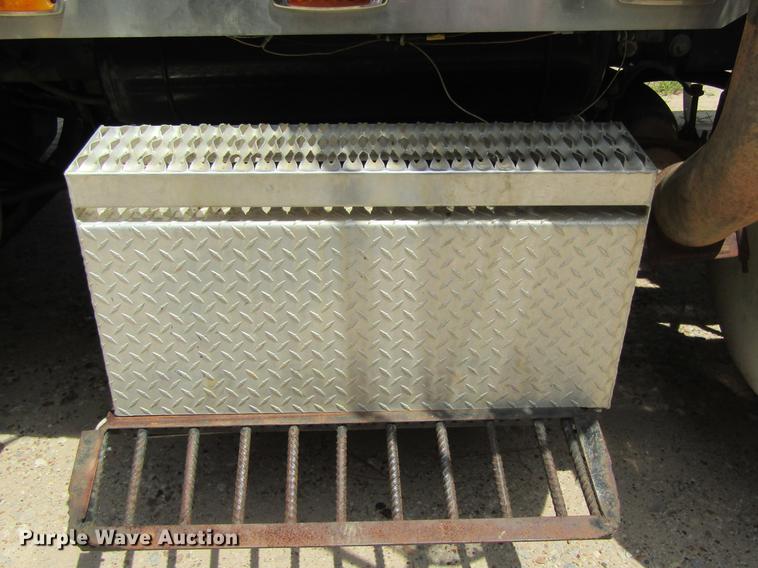 image for item DC7903 1987 Peterbilt 379 semi truck