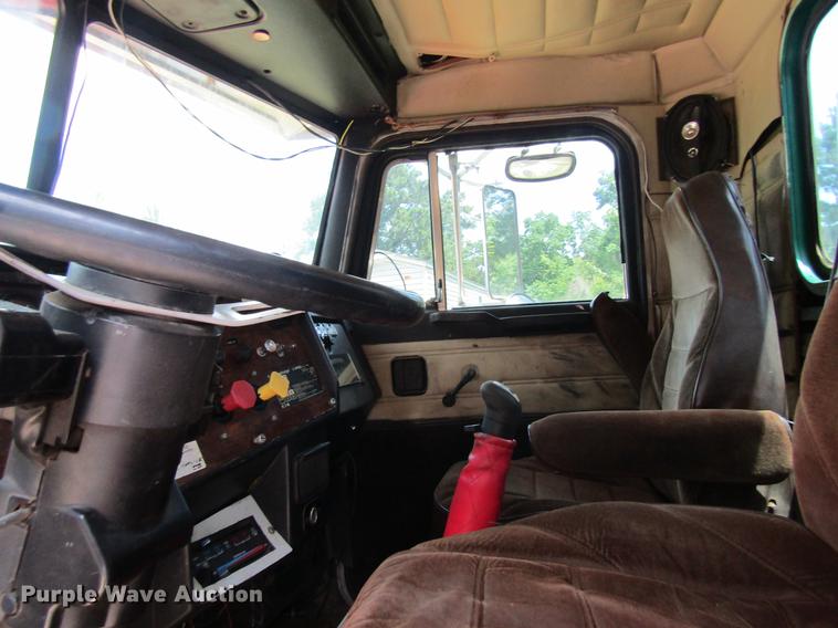 image for item DC7903 1987 Peterbilt 379 semi truck