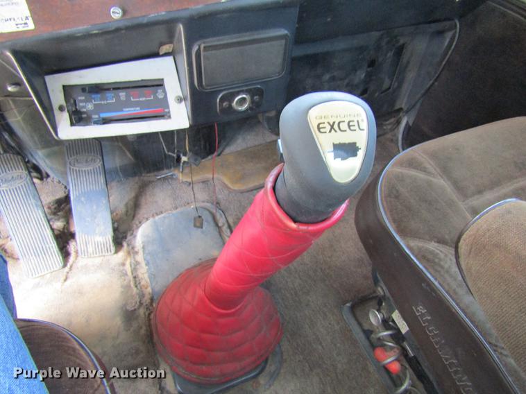 image for item DC7903 1987 Peterbilt 379 semi truck