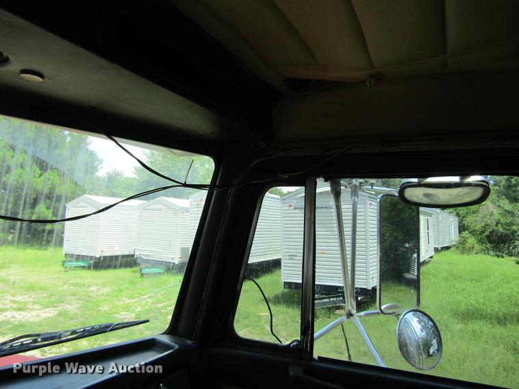 image for item DC7903 1987 Peterbilt 379 semi truck