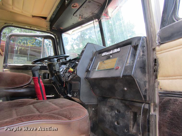 image for item DC7903 1987 Peterbilt 379 semi truck