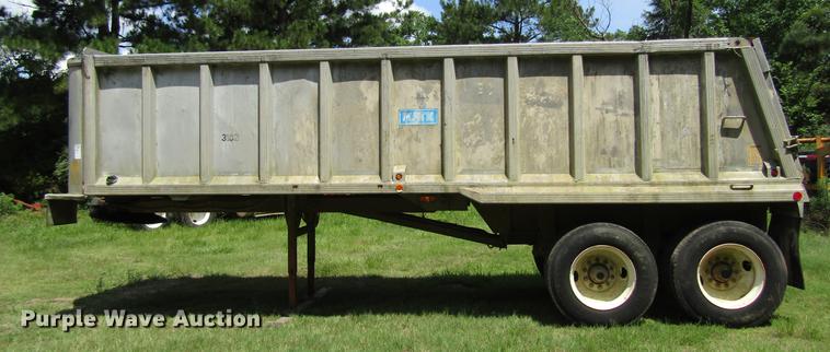 image for item DC7905 1998 Mate 26 end dump trailer