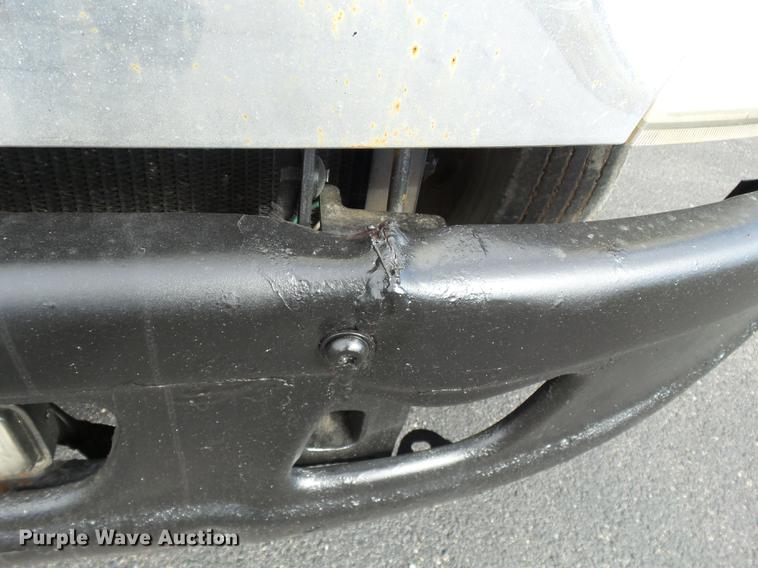 image for item DD2470 2005 International 8600 semi truck