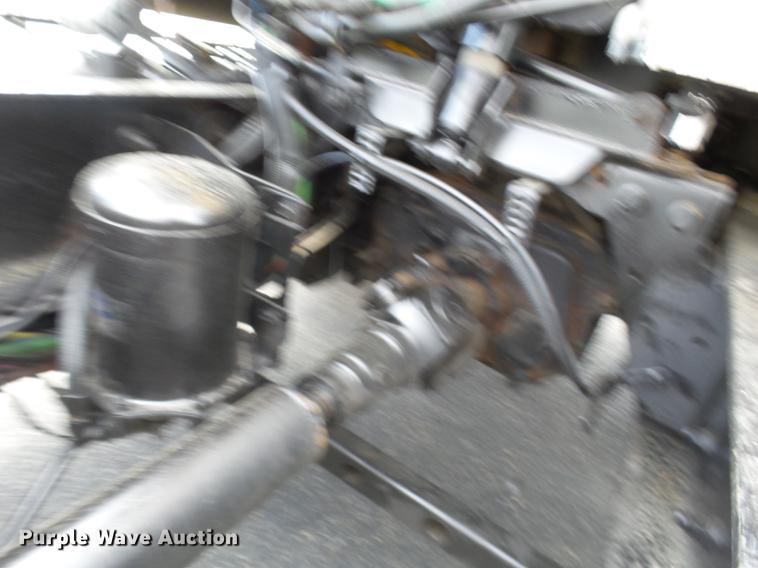 image for item DD2470 2005 International 8600 semi truck