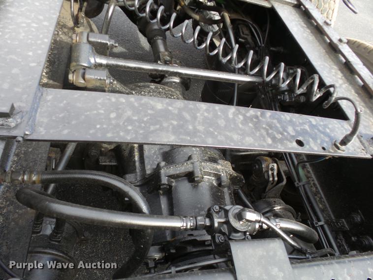 image for item DD2470 2005 International 8600 semi truck