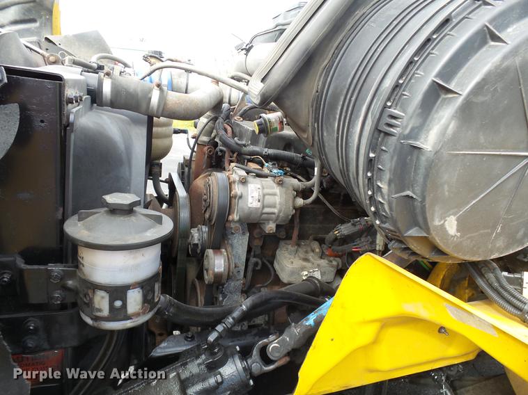 image for item DD2470 2005 International 8600 semi truck