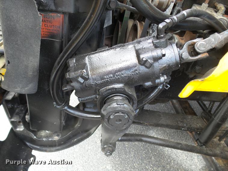 image for item DD2470 2005 International 8600 semi truck