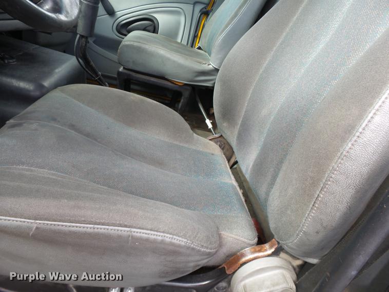 image for item DD2470 2005 International 8600 semi truck