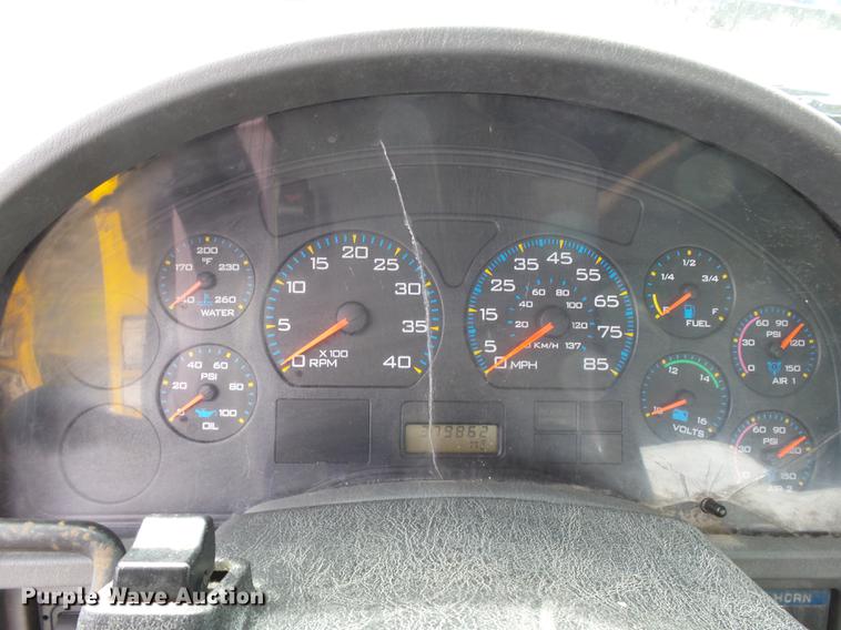 image for item DD2470 2005 International 8600 semi truck