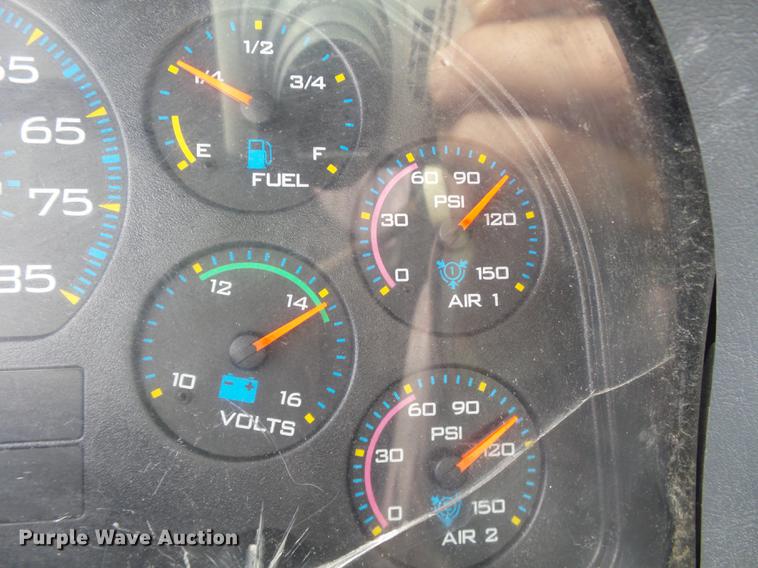 image for item DD2470 2005 International 8600 semi truck