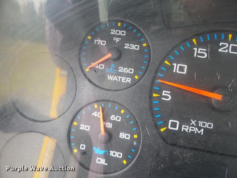 image for item DD2470 2005 International 8600 semi truck