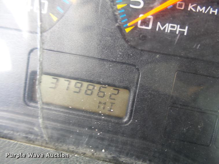 image for item DD2470 2005 International 8600 semi truck