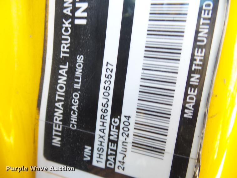 image for item DD2470 2005 International 8600 semi truck