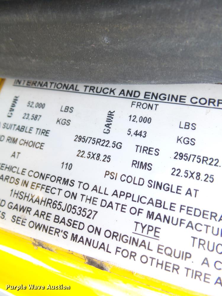 image for item DD2470 2005 International 8600 semi truck