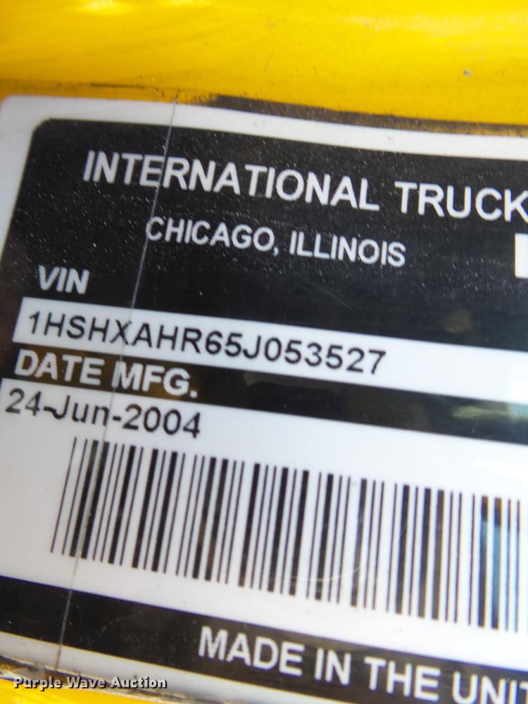 image for item DD2470 2005 International 8600 semi truck