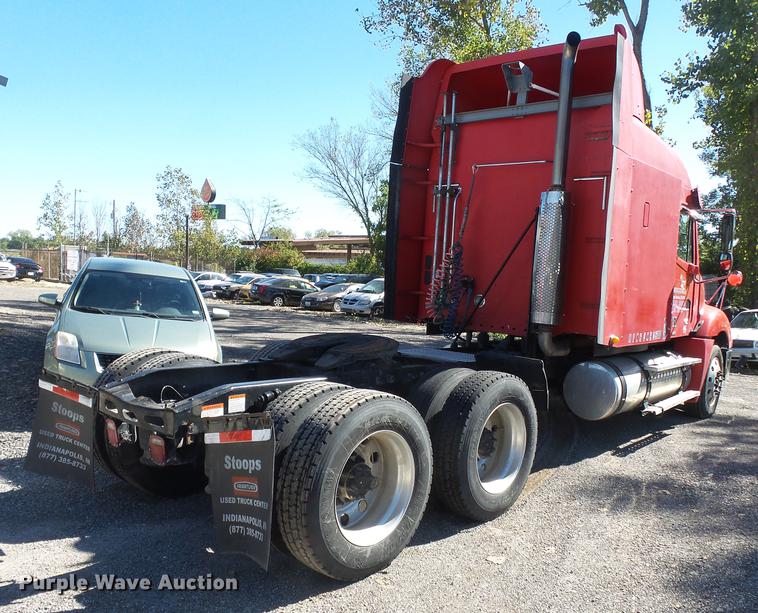 image for item DD2484 2006 Freightliner Columbia semi truck